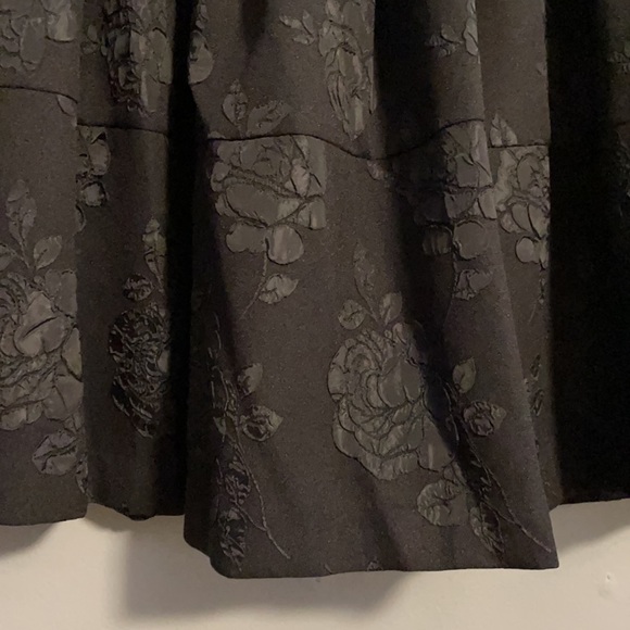 Black rose A line skirt - Picture 2 of 3